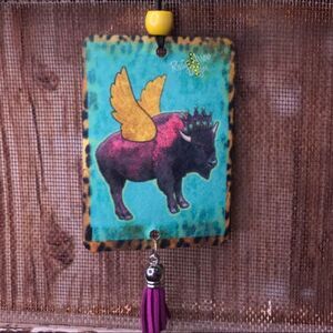 Queen Buffalo Scented Air Freshener w/ Tassel
* vanilla bean
